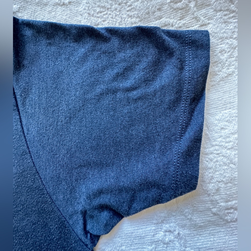 Medium Eddie Bauer graphic tee. Blue/grey. - Picture 5 of 6